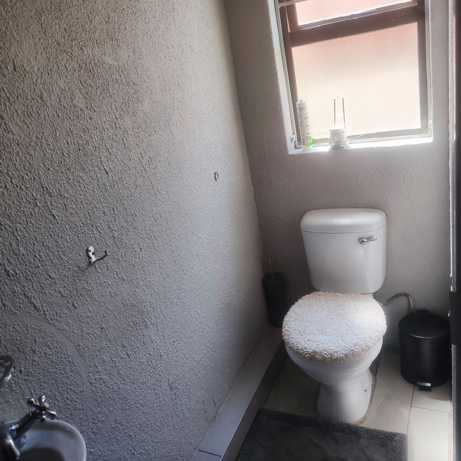 4 Bedroom Property for Sale in Geelhoutpark North West